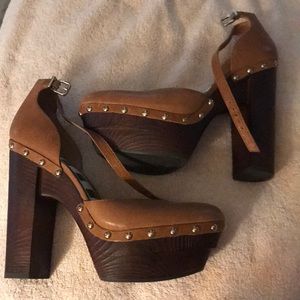 Like New Gianni Bini 5in Camel Platform